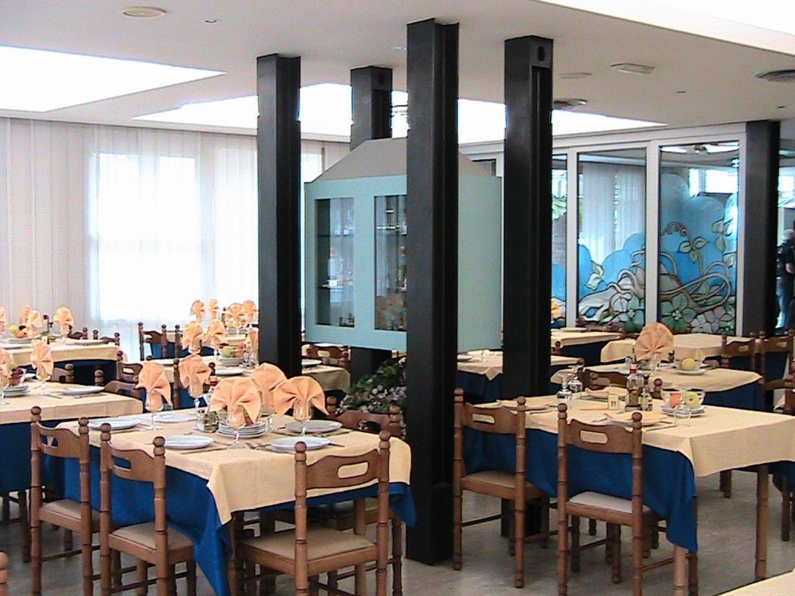 Hotel Universo Rimini Exterior photo