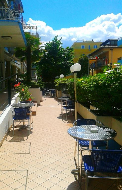 Hotel Universo Rimini Exterior photo